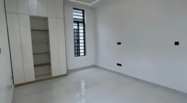 CONTEMPORARY 5BEDROOM  FULLY DETACHED DUPLEX FOR SALE.