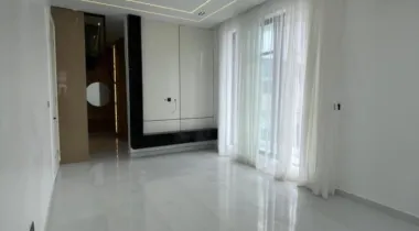CONTEMPORARY 5BEDROOM  FULLY DETACHED DUPLEX FOR SALE.