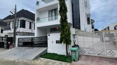 CONTEMPORARY 5BEDROOM  FULLY DETACHED DUPLEX FOR SALE.