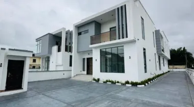 4 Bedroom fully detached duplex with bq with swimming pool