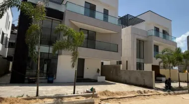 Luxury 6 Bedroom Fully Detached Duplex with Pool and Cinema