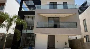 Luxury 6 Bedroom Fully Detached Duplex with Pool and Cinema