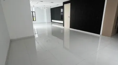 FOR SALE :LUXURY BUILT 6BEDROOM FULLY DETACHED DUPLEX WITH POOL AND CINEMA GYM