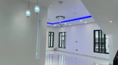 Fully detached 7 bedroom with 2 rooms bq
