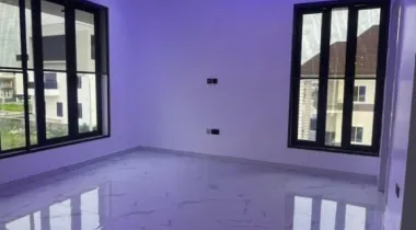Fully detached 7 bedroom with 2 rooms bq
