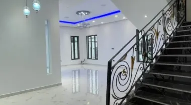 Fully detached 7 bedroom with 2 rooms bq