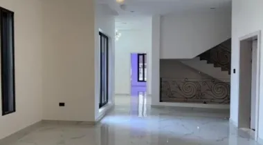 Fully detached 7 bedroom with 2 rooms bq