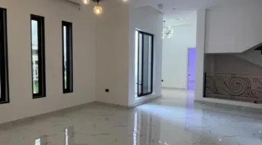 Fully detached 7 bedroom with 2 rooms bq