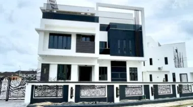 Fully detached 7 bedroom with 2 rooms bq