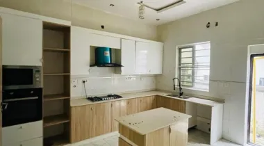 4 bedroom semi  detached open compound available for rent 