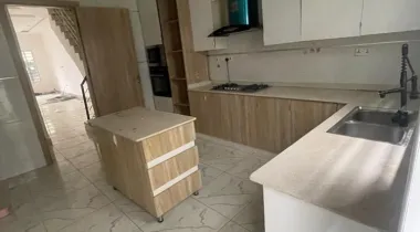 4 bedroom semi  detached open compound available for rent 