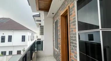 4 bedroom semi  detached open compound available for rent 