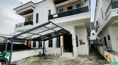4 bedroom semi  detached open compound available for rent 