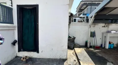 5 bedroom fully detached duplex with pool  Available for both commercial and residential  Commercial Rent: 20m for 2 years