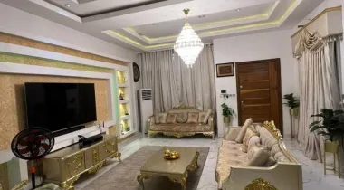 5 Bedroom Triplex with BQ and mini office available for rent in Chevron (comes with inverter)