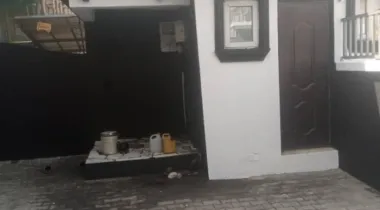4 Bedroom semi detached duplex with bq Caution legal and agency 