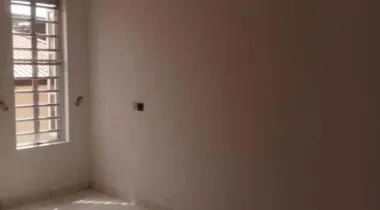 4 Bedroom semi detached duplex with bq Caution legal and agency 