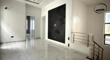 5 BEDROOM FULLY DETACHED DUPLEX AVAILABLE FOR RENT!!!