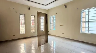 4  TERRACE  DUPLEX AVAILABLE FOR RENT