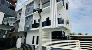 3 Bedroom Semi Detached With Bq in a Service call and code to access estate
