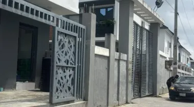 7 Units of Fully Serviced   5bedroom Terrace Duplex To let at Chevron.
