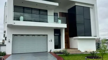 6 Bedroom detached duplex with pool, cinema, 2 guest rooms, 2 kitchens, rooftop terrace and a private garage