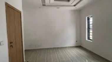 4BEDROOM TERRACE DUPLEX SITTING ON TWO FLOORS IN CHEVRON FOR SALE