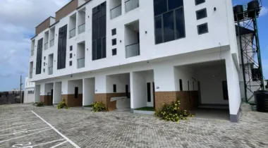 4BEDROOM TERRACE DUPLEX SITTING ON TWO FLOORS IN CHEVRON FOR SALE