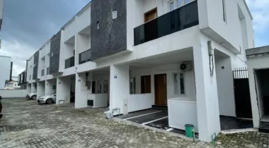 3Bedroom terrace Duplex for sale  📍Location: Adesanya ajah