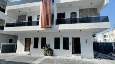Luxury 5-Bedroom Semi-Detached Home with BQ --