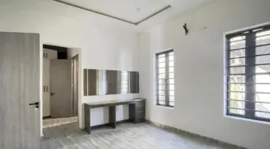 Luxury 5-Bedroom Semi-Detached Home with BQ --