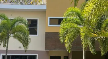 (4) BEDROOM DETACHED PROPERT