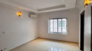 5) BEDROOM TERRACE PROPERTY WITH A ROOM BOYS QUARTER ON BANANA ISLAND