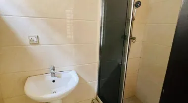 4 Bedrom semi detached duplex  With ba Available for rent 