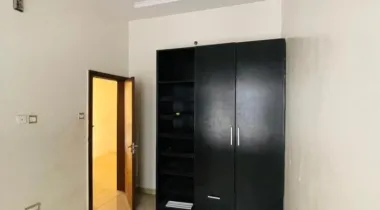 4 Bedrom semi detached duplex  With ba Available for rent 