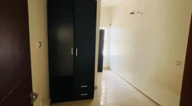 4 Bedrom semi detached duplex  With ba Available for rent 