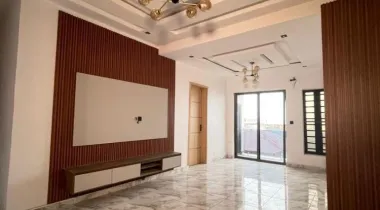 Luxurious fully serviced 2 Bedroom Apartment with pool, gym and water treatment