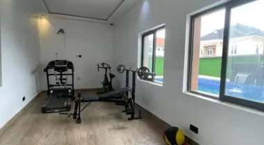 Luxurious fully serviced 2 Bedroom Apartment with pool, gym and water treatment