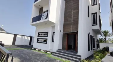 5 bedroom fully detached with bq