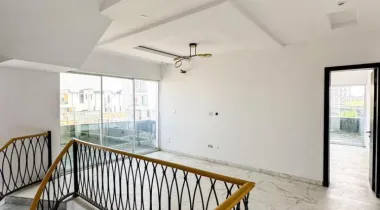 5 bedroom fully detached with bq