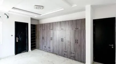 5 bedroom fully detached with bq