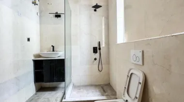5 bedroom fully detached with bq