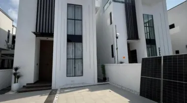 WELL FINISHED 5 BEDROOM FULLY DETACHED DUPLEX FOR SALE
