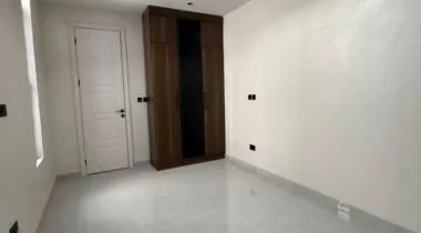 WELL FINISHED 5 BEDROOM FULLY DETACHED DUPLEX FOR SALE