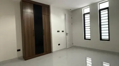 WELL FINISHED 5 BEDROOM FULLY DETACHED DUPLEX FOR SALE