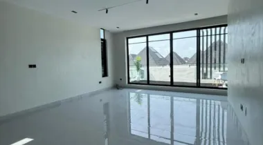 WELL FINISHED 5 BEDROOM FULLY DETACHED DUPLEX FOR SALE