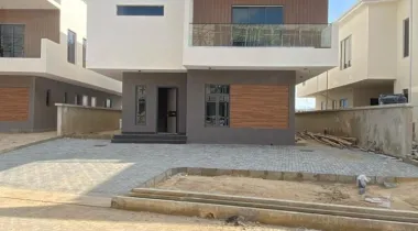 *A MAGNIFICENT CONTEMPORARY BRAND NEW  AUTOMATED 5 BEDROOM FULLY DETACHED DUPLEX WITH Swimming pool