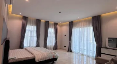 *A MAGNIFICENT CONTEMPORARY BRAND NEW  AUTOMATED 5 BEDROOM FULLY DETACHED DUPLEX WITH Swimming pool