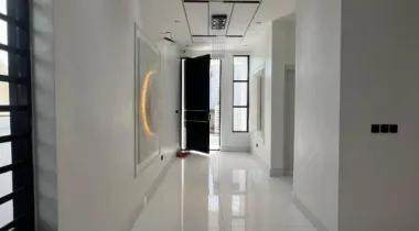 *A MAGNIFICENT CONTEMPORARY BRAND NEW  AUTOMATED 5 BEDROOM FULLY DETACHED DUPLEX WITH Swimming pool