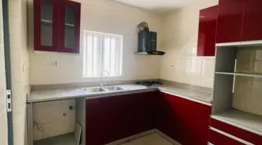 2 bedroom flat apartment  Location: chevron second toll gate 